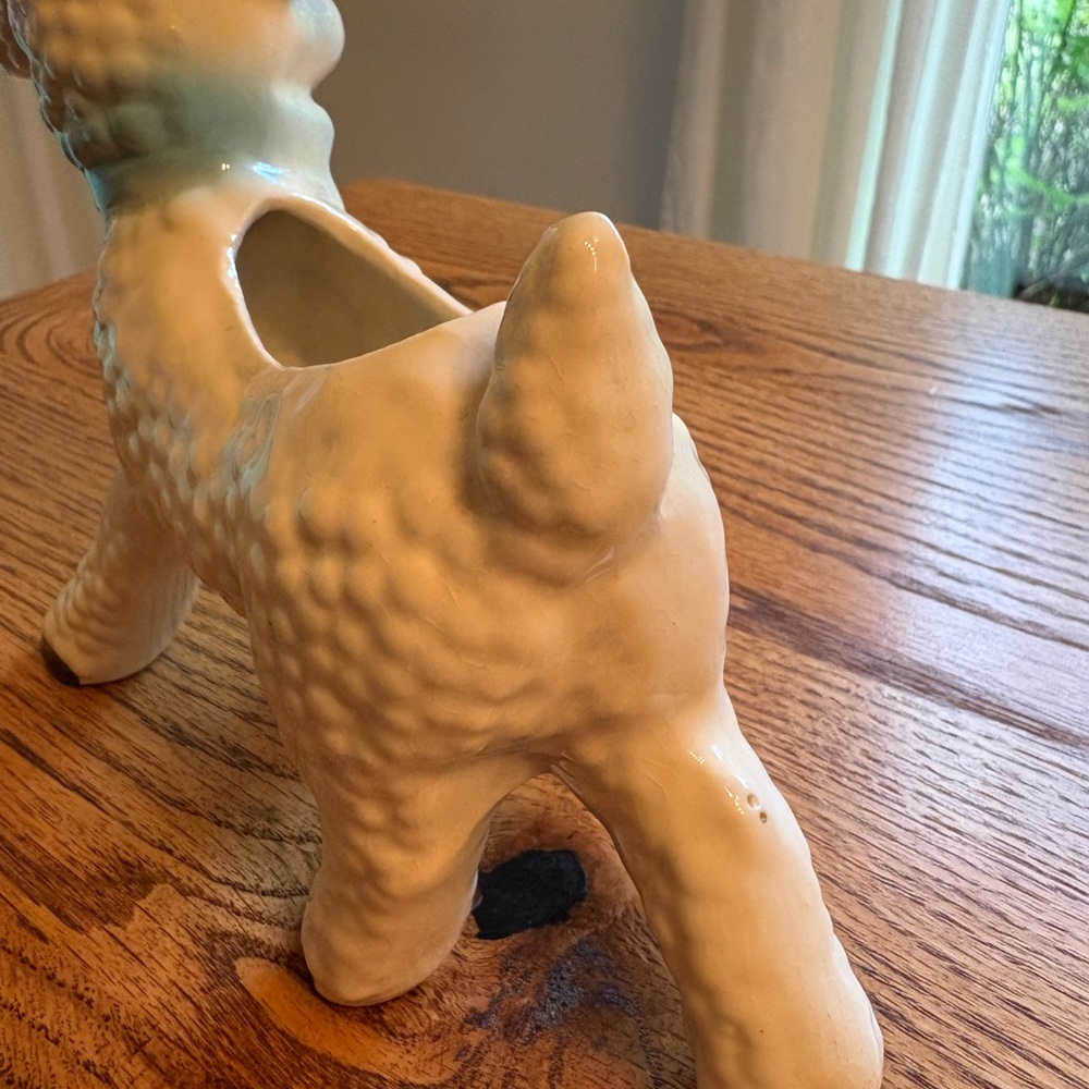 Charming Cream Lamb Vase - Picture 5 of 9